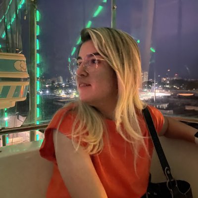 #NovaFotoDePerfil uma foto mais atual porém nem tão atual assim mas só pq eu precisava desesperadamente mudar aquela de cabelo rosa pq já não está mais rosa já faz muito tempo
