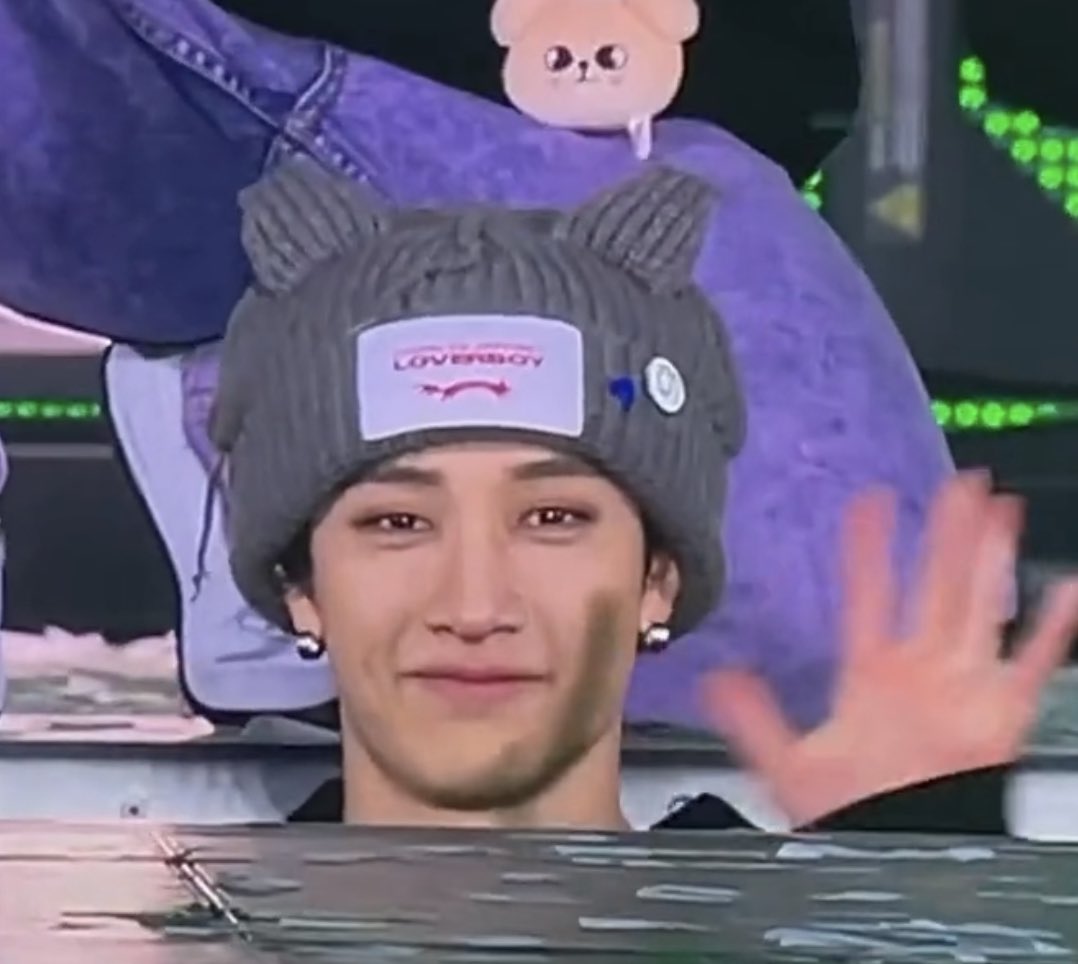 BCHANPIC's tweet photo. how cutie 😭🖤 https://t.co/U1drOBIxMR