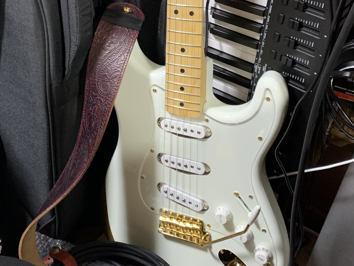 kanata_gt's tweet photo. @Grandeuomo2016 Fender Experiment ＃ 1 と

1枚目:カスタムオーダーで作っていただいたストラップ
2枚目:ちょい悪ボルドー

です！ https://t.co/CdLMRXErzj