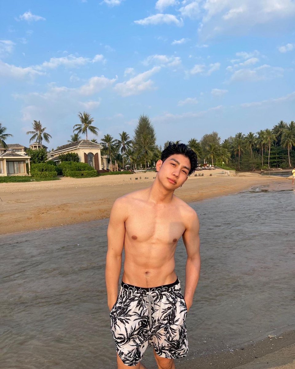 Bxdxque3's tweet photo. — Publica en su Instagram unas fotos disfrutando de la playa con su familia. —

Abril 03; https://t.co/9lQbGxUClw