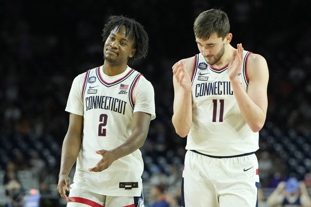 VSiNLive's tweet image. SDSU will face UCONN in tonight's NCAA Men's Championship game! Here's what you need to make the best bets👇 

Here's @Josh_Insights #SharpReport taking a close look at where smart money is leaning for tonight's championship game 👉 bit.ly/3zr5ZFc

#NationalChampionship