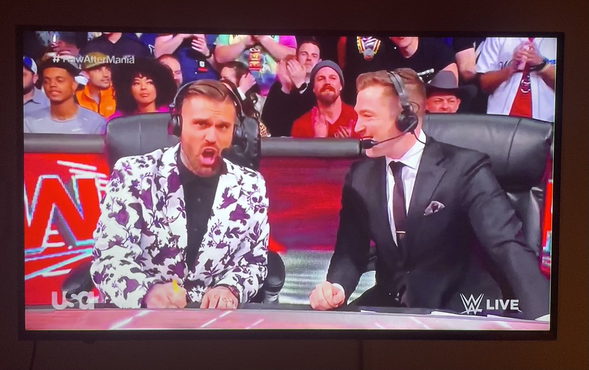 My man <a href="/StephenAmell/">SA</a> making the announcers at #Raw more interesting by just existing! #rawaftermania