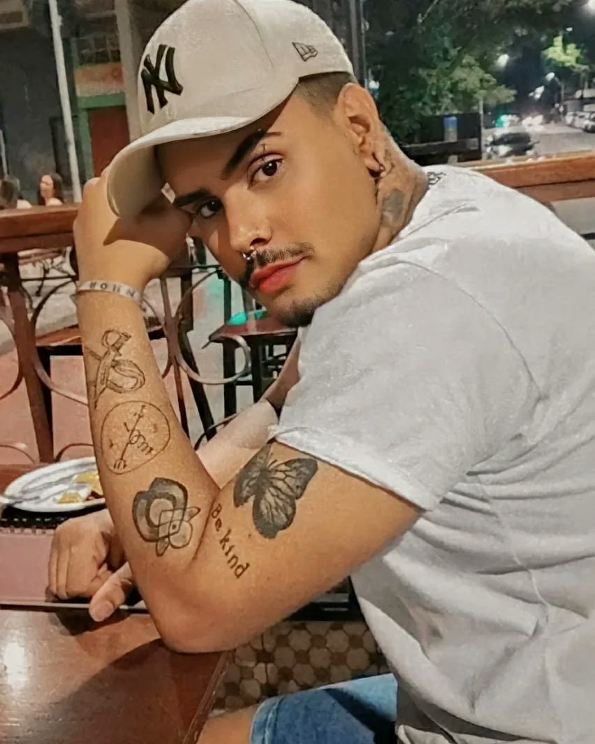 andresebertt's tweet photo. I am holy fuck 🌹🔥 https://t.co/cn0u3RF4B9