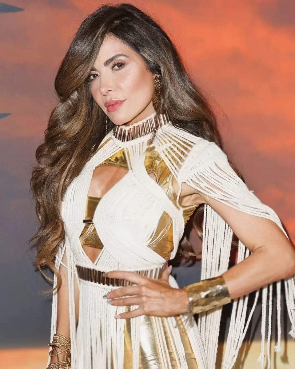 MundoTreviMty's tweet photo. "Si me pusiera a contestar a cada uno de mis detractores, tendría que bajar algunos escalones..." 💅

@GloriaTrevi https://t.co/NGMQDigg4N