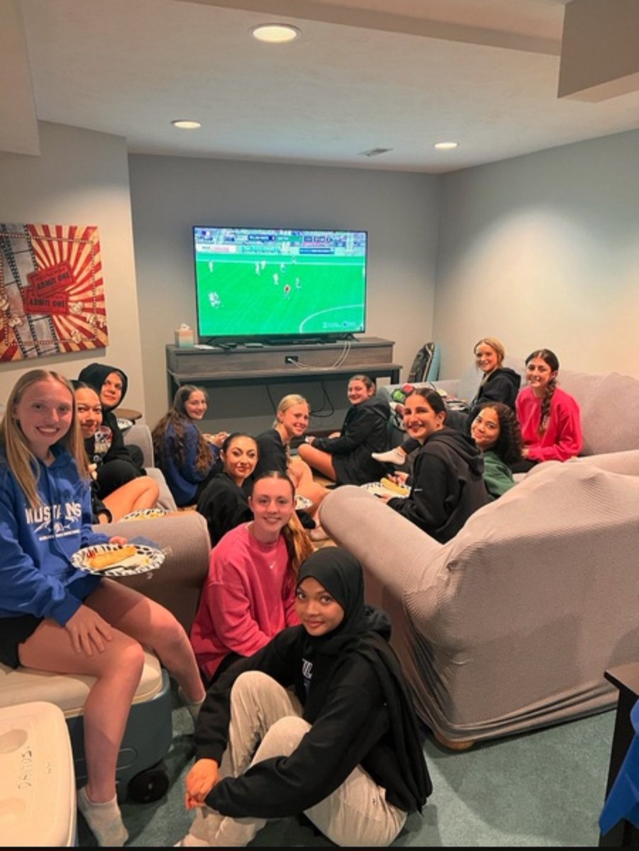 Thanks to the Lynch Family for hosting our team dinner tonight.  We appreciate it.  <a href="/mf_lynch/">Michael</a> <a href="/mfcdlynch/">Christine Lynch</a> 

#rollstangs