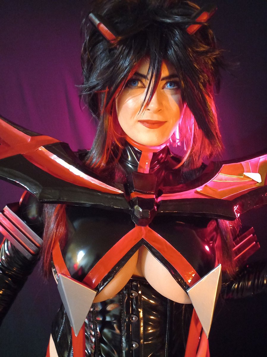 KandraCosplay's tweet photo. A little Kill la Kill practice test at home. Gotta wear the corset cos my back is screwed atm. But I love the how the PVC just shines #RyukoMatoi #Killlakillcosplay #Ryukocosplay https://t.co/NneXuqKk6F