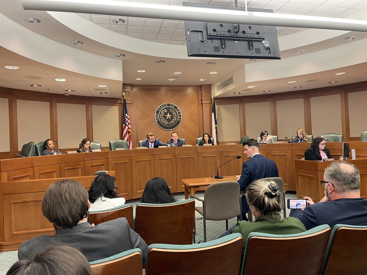 stu_tx's tweet photo. Big ❤️ to @Victoria4Texas @GinaForAustin and @jessicafortexas  for standing with @DallasEAC at today’s TX House B&amp;I committee hearing. Y’all’s support for tenants’ rights is clear, and Im proud to have y’all in this fight. Special thanks to @NicoleCollier95 for authoring HB1450 https://t.co/8RXKVcYhAj