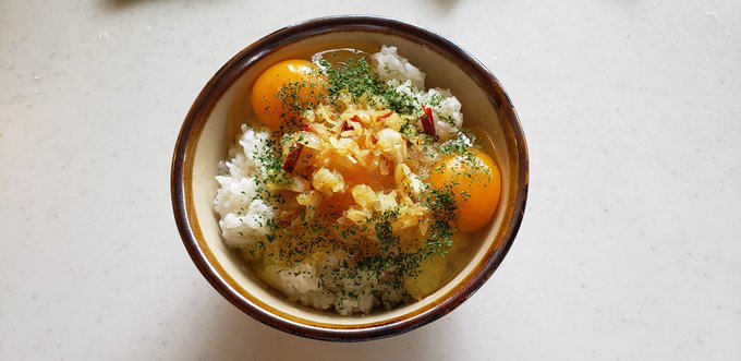 今朝の朝食☕🍞🌄
たまごかけご飯に玉葱とニンニクのアヒージョ的なやつ乗せた✨美味い✨
#筋トレ #健康 #運動 #朝食 