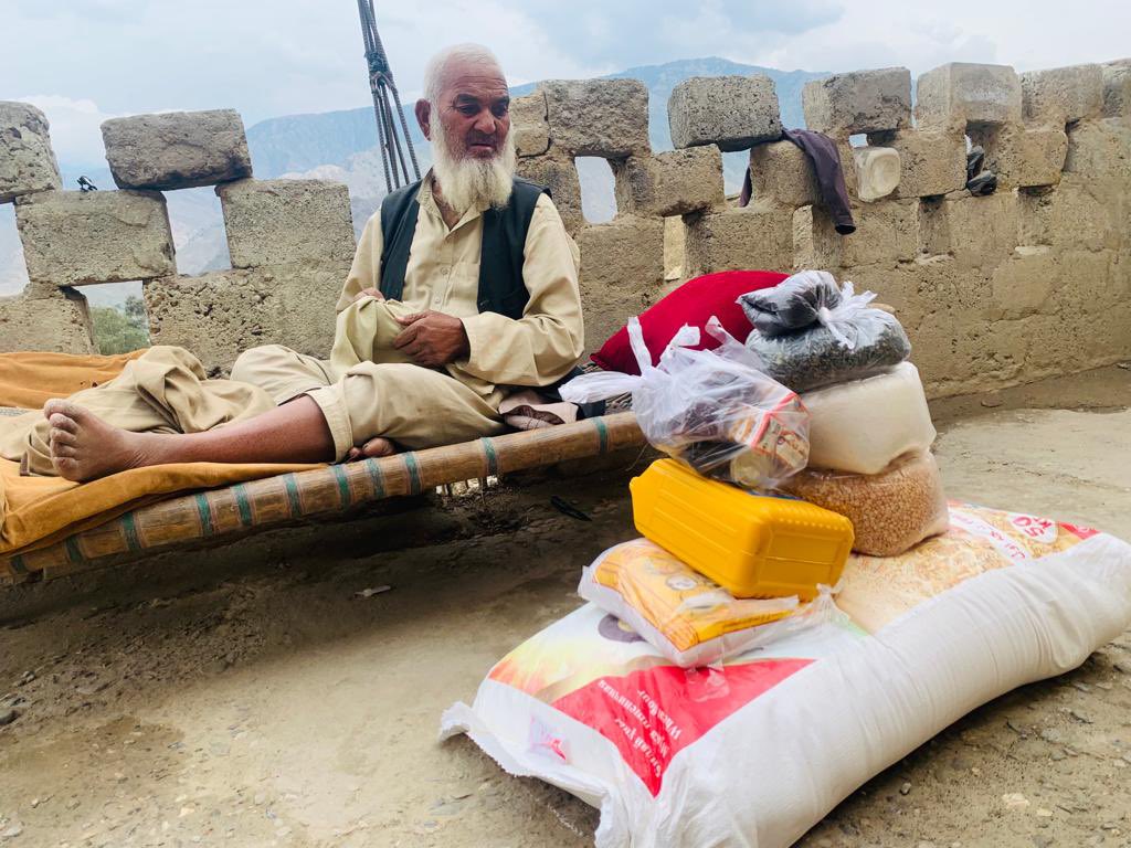 srowzarchildren's tweet photo. Our food packages are reaching those who are starving behind closed doors 🥺 @Zebaism @ZellnerLaw @ https://t.co/RdIoJZtLv8