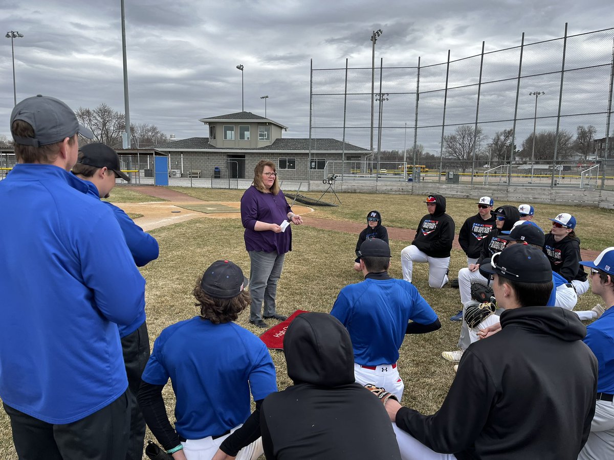 Had another powerful speaker today before we started practice. Theresa Livers shared her story about her daughter’s battle with pediatric cancer. Theresa is still very involved with charity cancer organizations. We are so grateful she took time to speak with us today!

#VsCancer