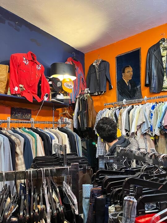 NUT2T's tweet photo. Some cool pics from yesterday’s thrift trip to Jamaica Plains!! Then our stop at JP Licks 🍦😋 https://t.co/sk2XinLhXz