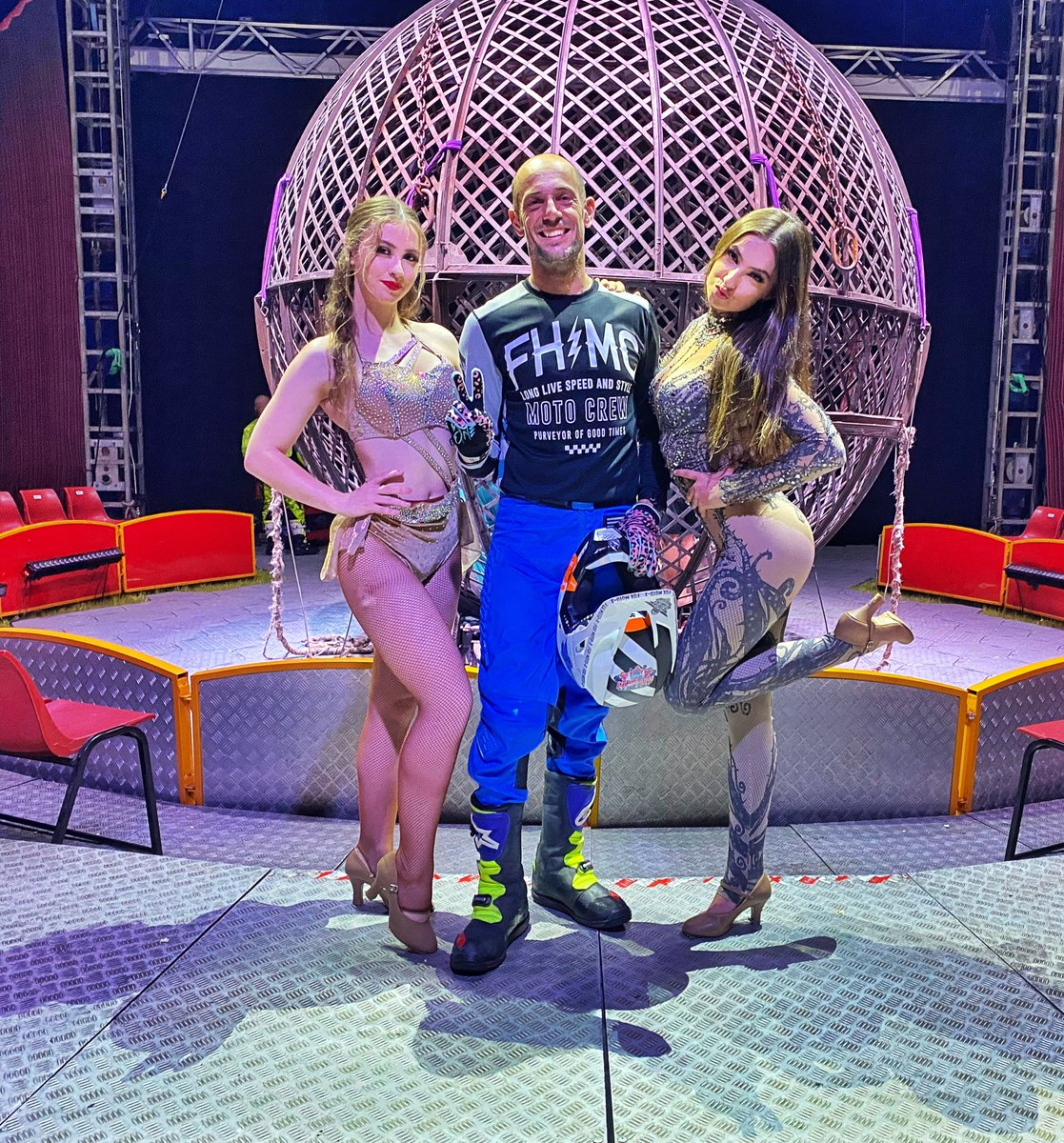 m_pol1's tweet photo. #mariospol #motobike #circus https://t.co/Ubrf9LMeeM