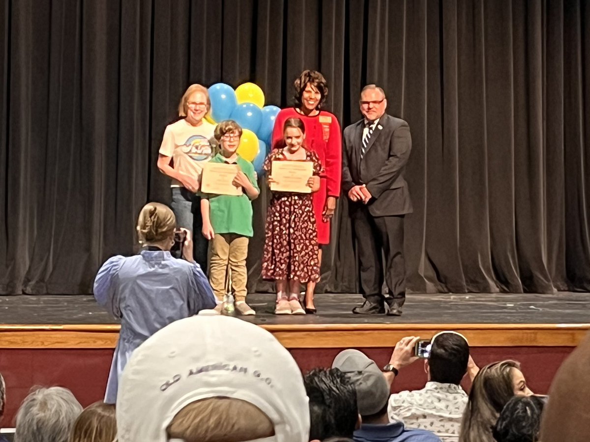 ganttb2015's tweet photo. Distinguished Writers Award Ceremony. So proud of our 2 third grade recipients from @HomesteadES https://t.co/t9OgyWV1RW
