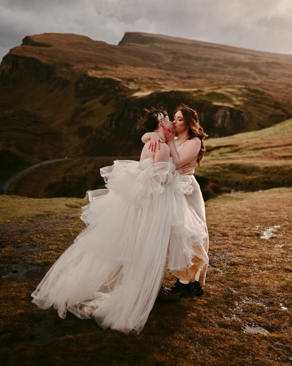 evollgbt's tweet photo. Amazing couple: Esme + Rebecca (@rebeccaesme_couple) 💍💕
Photo by: @sturmsucht 📸 

#modelcouple #lgbtq🌈 #lgbtqwedding #lesbianwedding #elopement #elope ##lesbiancouple #irelandwedding #weddingphotography #styledshoot #irelandcouple #lesbiancouple #realcouple #styledshoot https://t.co/Dawc7258q7