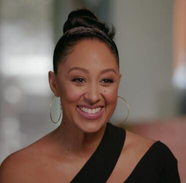 Join WSIU on Tue (4/4) 7PM for FINDING YOUR ROOTS WITH HENRY LOUIS GATES, JR.  Out of the Past:  Actors Billy Crudup and Tamera Mowry-Housley uncover their lost roots.