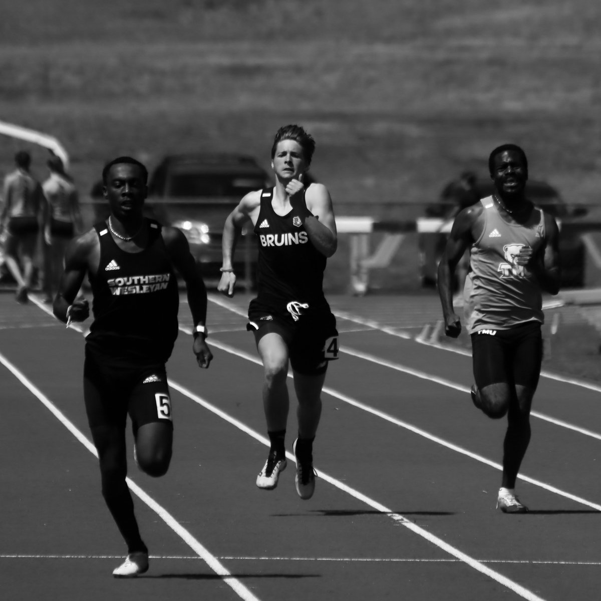 track in black &amp; white 🐻🖤