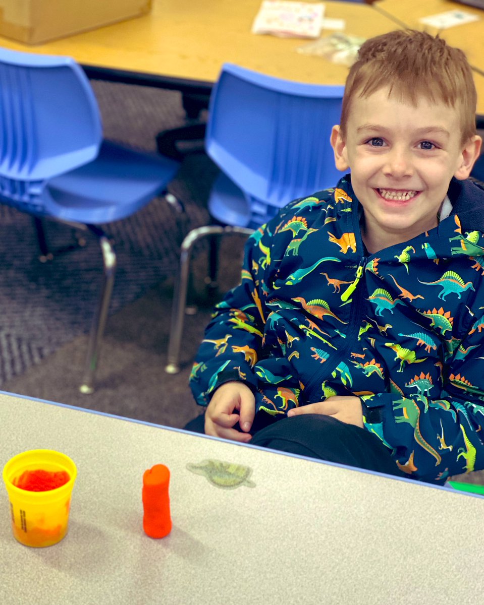MrsDoyleSD54's tweet photo. Making 3D shapes with play dough #mathisfun #Kindergarten #wearemuir #walkproud #sd54 #muirmoments https://t.co/3948fOIOMz