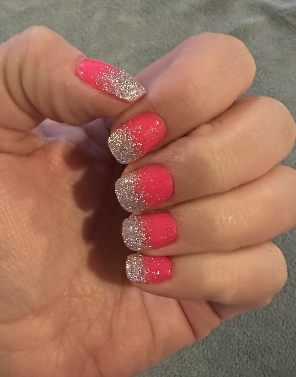 NicoleBeckwith's tweet photo. Neon pink and glitter ombré nails? Yes please!!! #glitterallthethings #nails #dippowder https://t.co/eBVFO3ued9