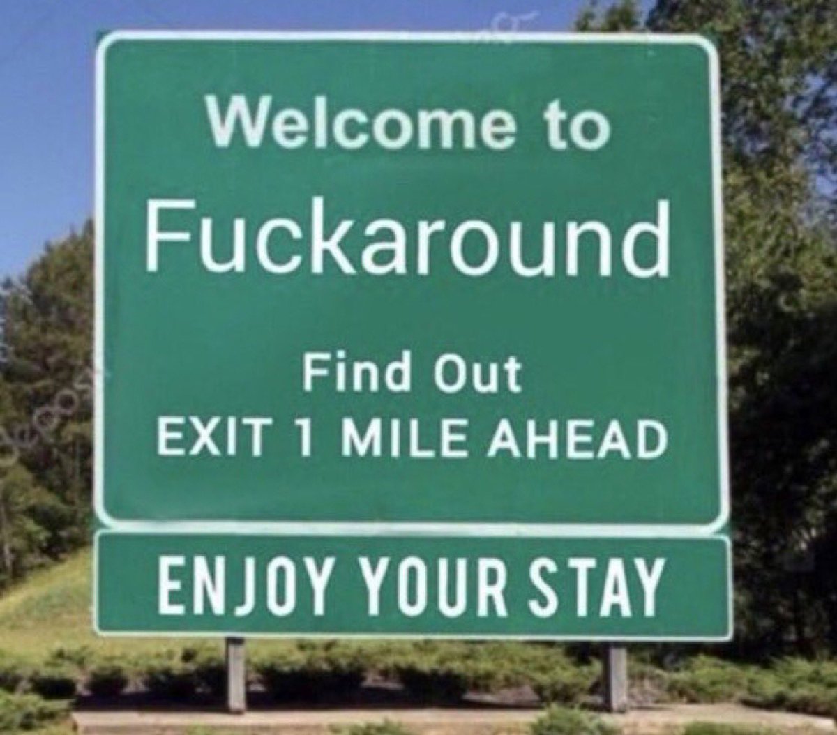 𝕊𝕦𝕟𝕕𝕒𝕖_𝔾𝕦𝕣𝕝 tweet media