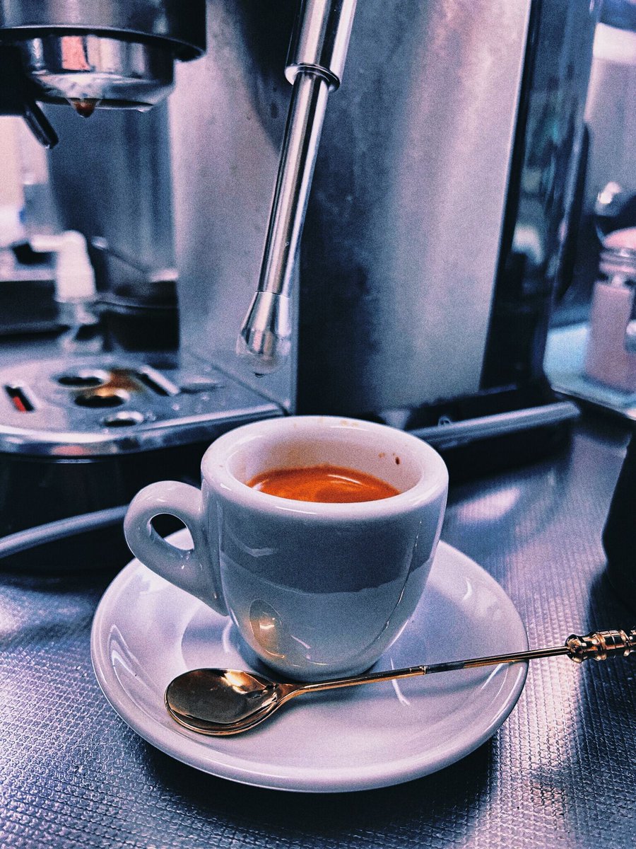 sendai_jyouhou's tweet photo. おはようございます。
デディカ EC680 で @nob_caffe さんのホンジュラスを抽出。
今日は雑味なく抽出できた。美味しいエスプレッソです。
EC680 In 15g Out 30ml。
#エスプレッソ #デディカ #ec680 https://t.co/XhPklzjusl