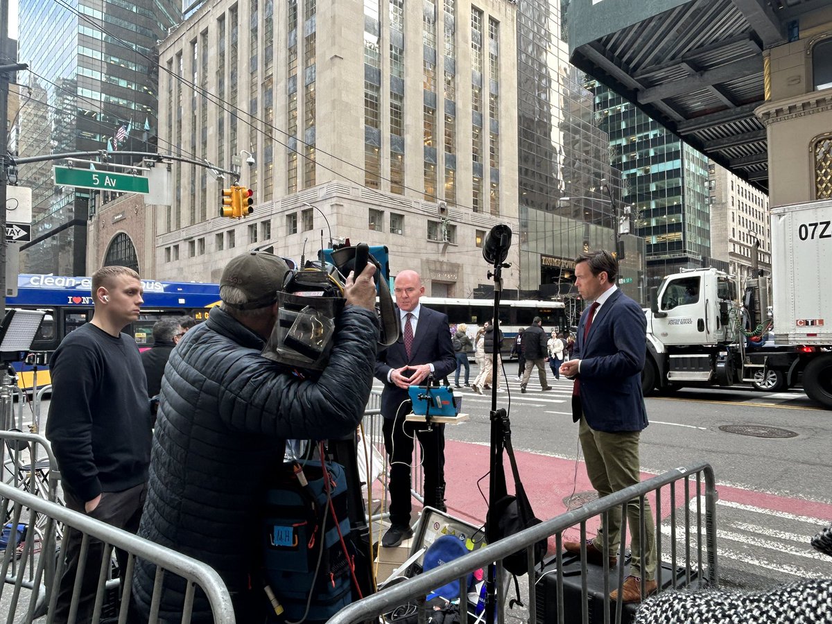 Unprecedented. Donald Trump returns to New York ahead of his appearance in court. Documented every step of the way by @Stone_SkyNews youtu.be/qjXS8qJ4WwE