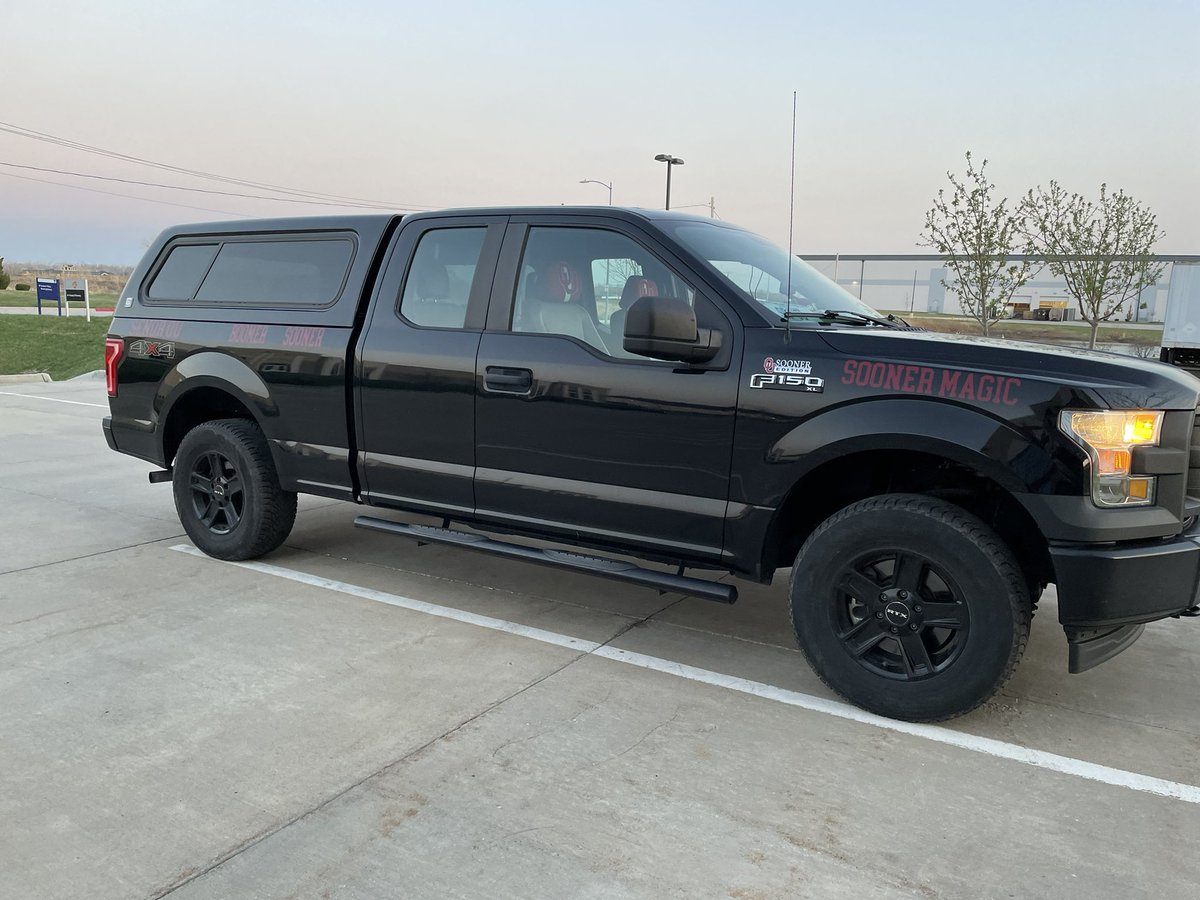 senoroukc's tweet photo. Found some new shoes for my Señor OU F150. Originally I was looking for red wheels 🛞 but I’ll swap my new tires and keeps these for a while I think! #Boomer #F150 #RTXwheels 

#BoomerSooner #kcsooners #OUDNA https://t.co/uKceejCipS