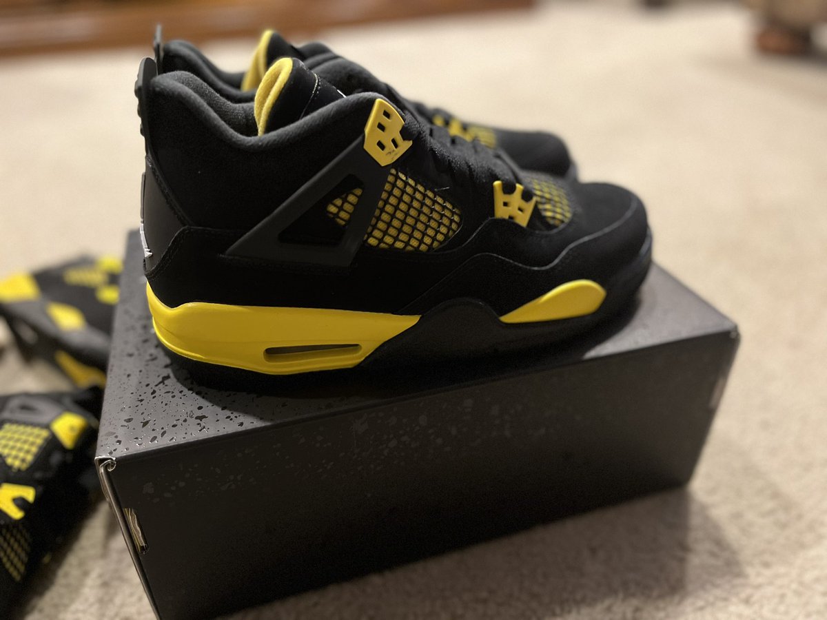 SheSneaks2 tweet media