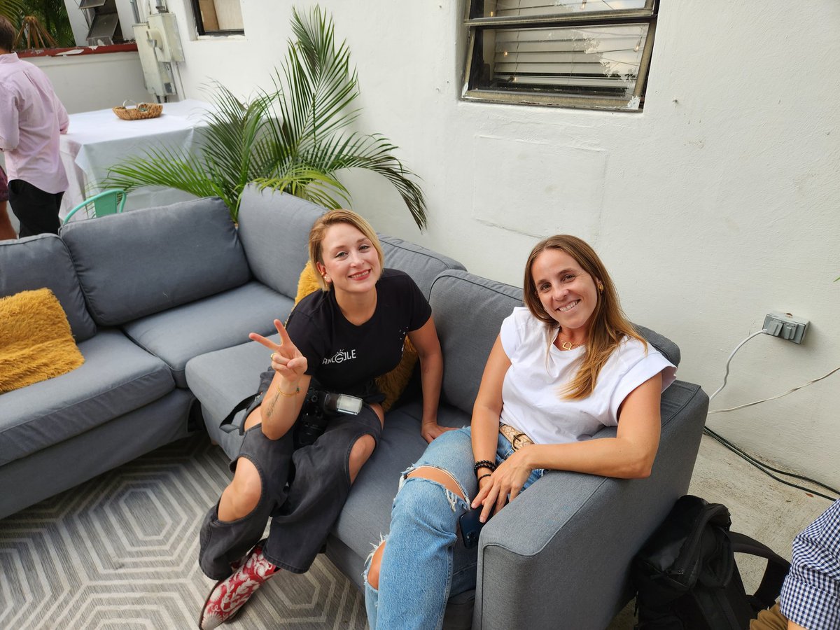 volvoshine's tweet image. Vibed out Miami style tonight with @LazoUs at the Draper startup house for #MiamiTechMonth

Epic panel w/ @soulafloat @ErickGavin7 @EndeavorMIA and @Bellumio (Who always brings the spice into panels with wild stories 🔥😂)

Thanks for hosting @JuanMBarrero &amp;amp; Lazo! 
 #miamitech