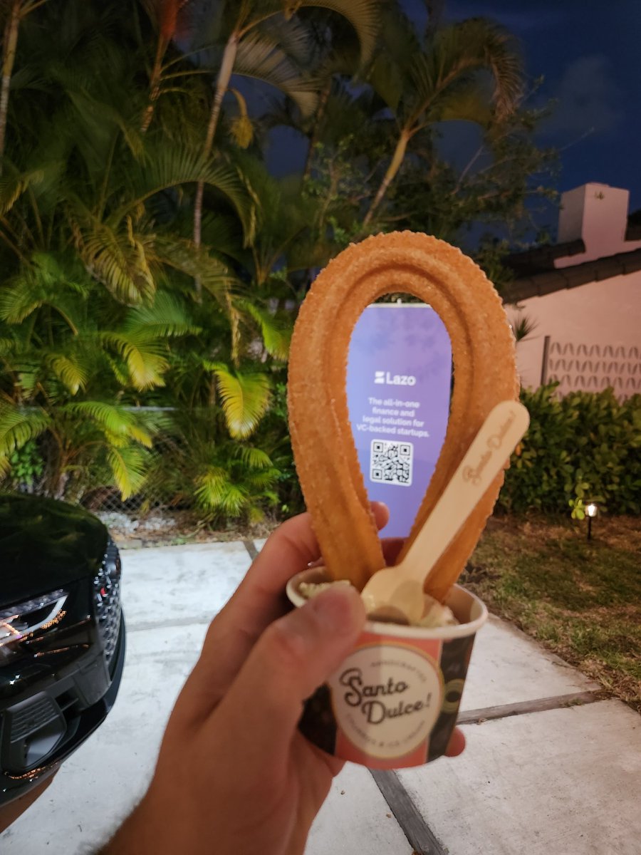 volvoshine's tweet image. Vibed out Miami style tonight with @LazoUs at the Draper startup house for #MiamiTechMonth

Epic panel w/ @soulafloat @ErickGavin7 @EndeavorMIA and @Bellumio (Who always brings the spice into panels with wild stories 🔥😂)

Thanks for hosting @JuanMBarrero &amp;amp; Lazo! 
 #miamitech