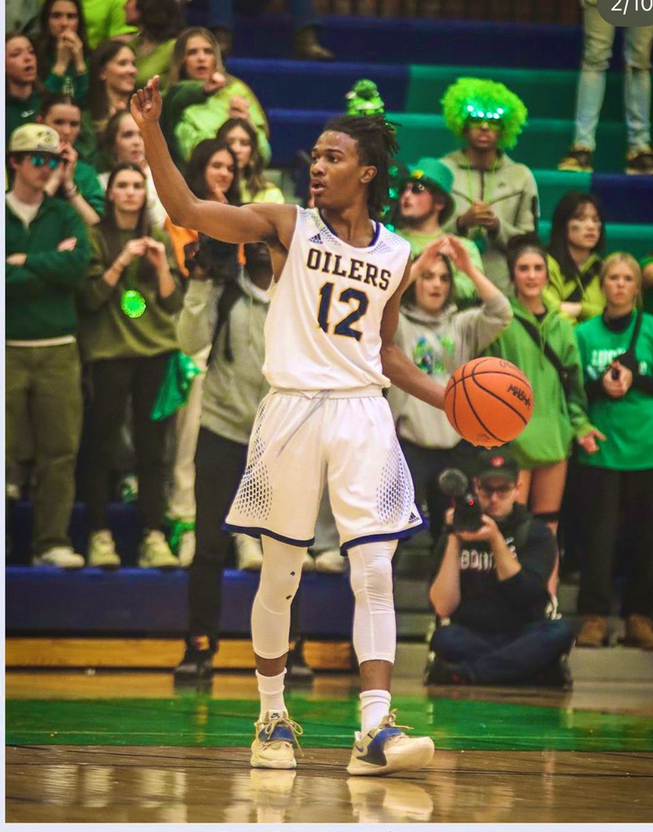 GreeneAmonti_3's tweet image. Season stats 
300 +points 
70+ assist 
30+ steals 
100+ rebounds 
50% from the field 
40% from three 
Unsigned senior 3 offers !