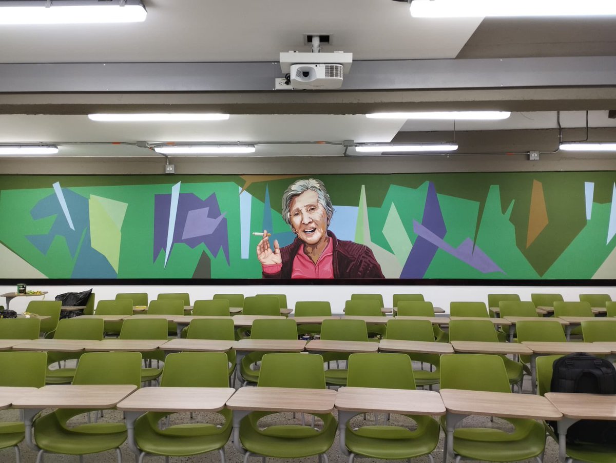 MartaHincapi1's tweet photo. La profe María Teresa Uribe en un salón del 3er piso de la Facultad de Derecho. Obra de estudiantes de la @UdeA ❤️‍🔥❤️‍🔥❤️‍🔥❤️‍🔥 https://t.co/R7TIK8oKSa