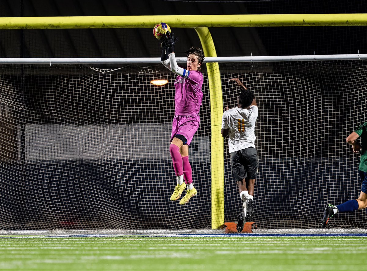 twins_2x's tweet photo. @JoeBarber17 @ImCollegeSoccer Looking for a tall keeper with crazy ups @cooper_cherry11 is your guy. 4.3 gpa, pk saves are ridiculous and a great leader check out his Twitter page. Picture for a sneak. https://t.co/3N6JOnmsFd