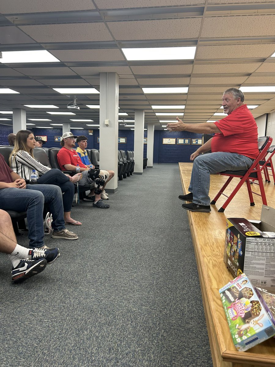 OpsuFca's tweet photo. Thank you to Zane Newton from Goodwell Baptist church for coming and speaking to the group again and providing the meal! Always great to have you back! https://t.co/XiJoBtvWSn