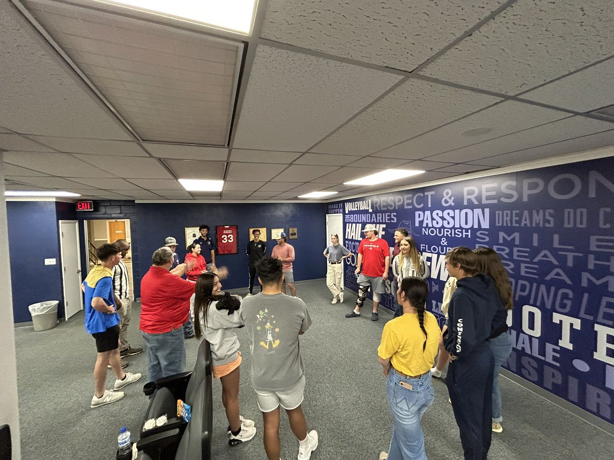 OpsuFca's tweet photo. Thank you to Zane Newton from Goodwell Baptist church for coming and speaking to the group again and providing the meal! Always great to have you back! https://t.co/XiJoBtvWSn