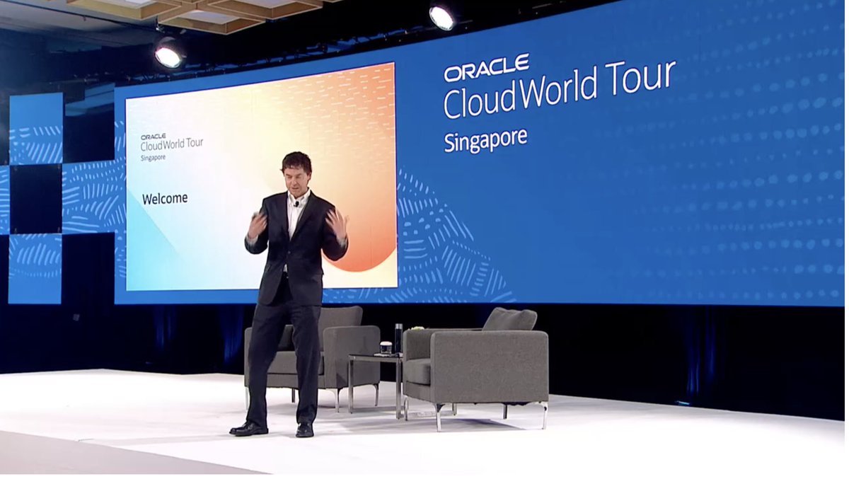SQLMaria's tweet image. Getting inspired by Edward Screven as he kicks off #OracleCloudWorld #Singapore
