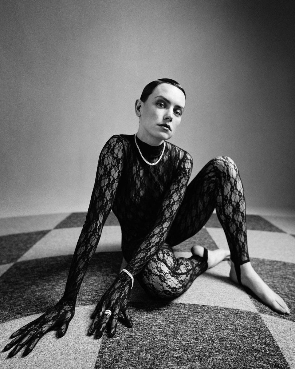 GeorginaDriver's tweet image. "The thing about 'Star Wars' is that every single person is important. Even though 'Rey' is a big role, everyone influences everyone..."
#DaisyRidley #TheGlassMagazine