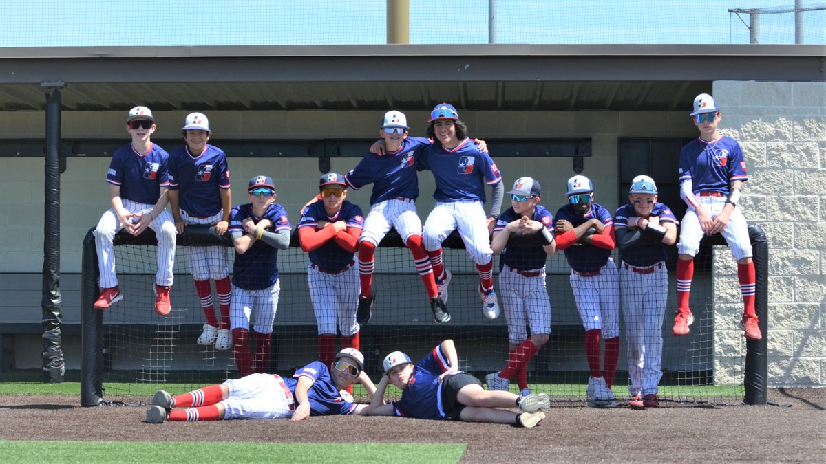 TX_Scrappers's tweet photo. Welcome to our team Twitter page!
TEXAS SCRAPPERS class of 2028
L-R
Back Row
Charlie H, Miles, Carter, Aiden, Devon, Niko, Maddox, Landon, Nolan, Luke
Front Row
Chris &amp; Charlie G
#FirstTweet #TXScrappers #baseballislife #teamphoto #Texas20 https://t.co/HyNS17InXe
