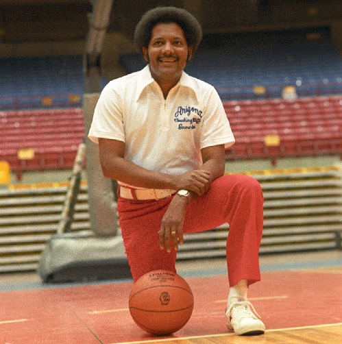 Happy heavenly birthday to Fred "The Fox" Snowden, born 87 years ago.

First African-American hoops coach at major college.

One who really made Tucson a basketball town.

Wrote top 10 games of Snowden era last year marking 50th anniversary of his hire:

allsportstucson.com/tag/fred-the-f…