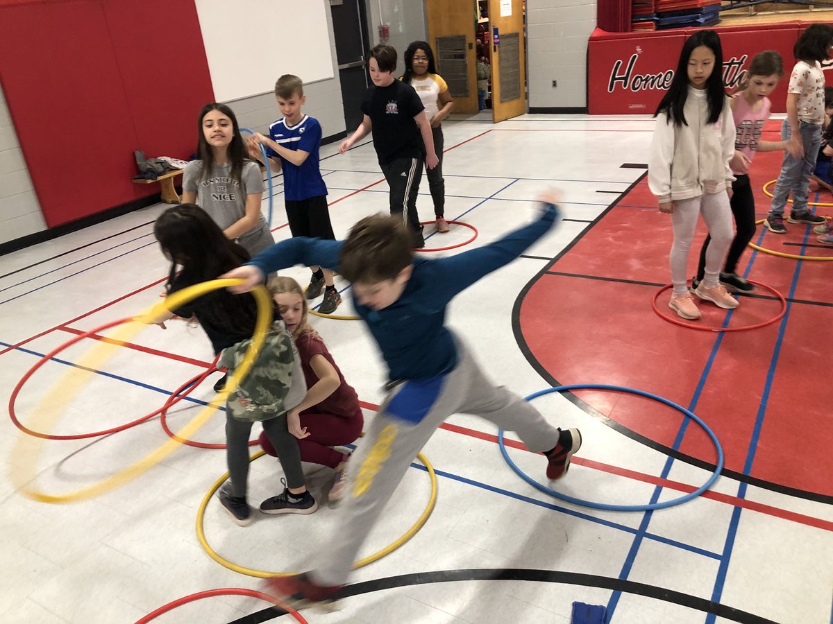 MrKSDyck's tweet photo. Grade 5/6s @PortWellerPS #Cooperating to accomplish a common goal in #PhysicalEducation. #CooperativeGames #SpaceChase #StayInTheShip! #ActiveParticipation https://t.co/FGKDHRcOwy