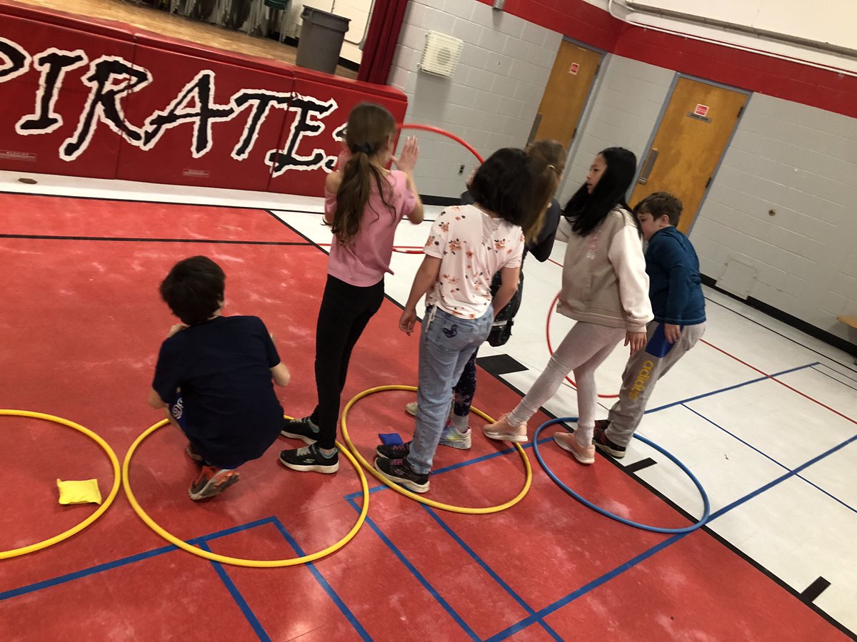 MrKSDyck's tweet photo. Grade 5/6s @PortWellerPS #Cooperating to accomplish a common goal in #PhysicalEducation. #CooperativeGames #SpaceChase #StayInTheShip! #ActiveParticipation https://t.co/FGKDHRcOwy