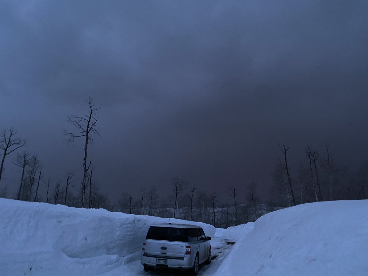 jaminwestby's tweet photo. Me: chopping wood to restock for the coming cold front
My wife:(cups hands to yell due to wind) Move faster!
Me: What? Why?
Her: LOOK!
Me:……..huh. 
@NWSGJT @NWSBoulder @BianchiWeather #COwx #flattops https://t.co/UvenOdtDfD