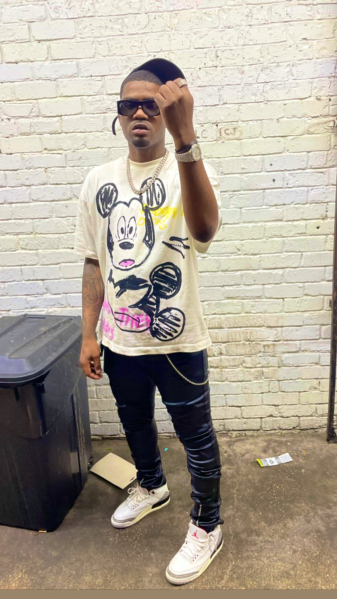 JaylonWayne's tweet photo. If I Had A Dollar For Everytime These Niggas Hate I’ll Be Rich Like Jay &amp; Ye https://t.co/nNqY5h82kg