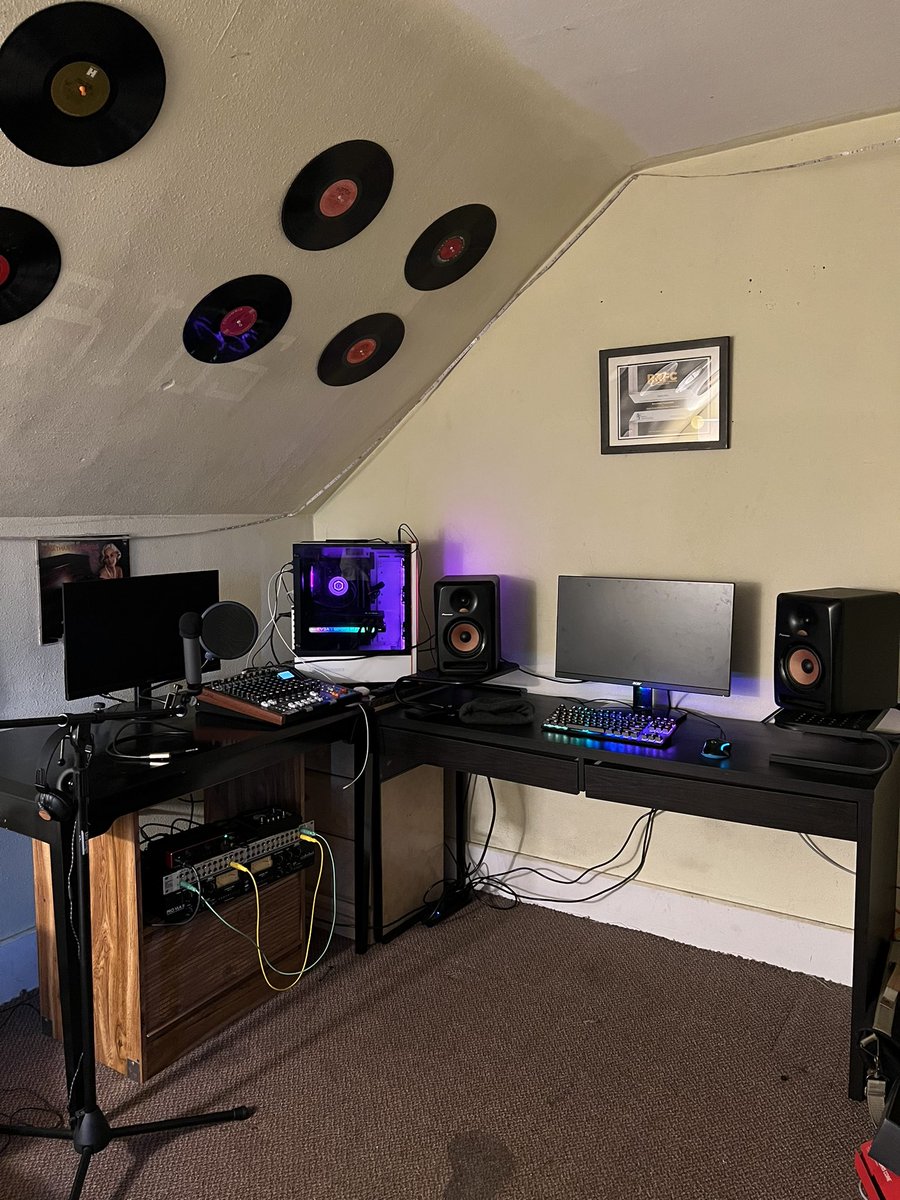 Criostd_'s tweet photo. Studio up and open for bookings!

- Special thanks to @RRFConnection &amp; @princeelwood for making it possible. https://t.co/Es91G61wQH