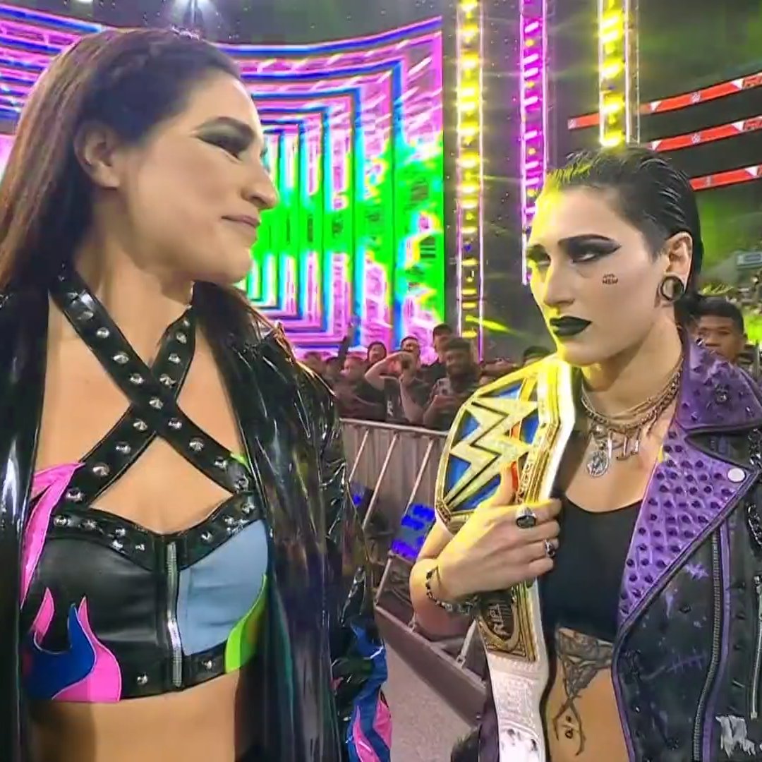 LuigiWrestling on X: "El pasado entre Raquel Rodríguez y Rhea Ripley. No me importaría que fuese la primera retadora de Rhea en SmackDown. #WWERAW https://t.co/k9QJJP2J4h" / X