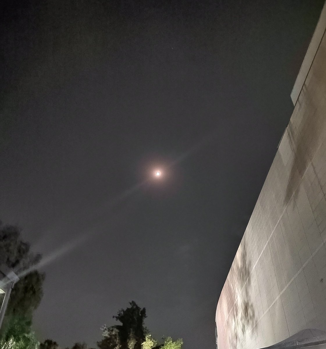 gigocla's tweet photo. Alerta sísmica, la noche, la luna...todo bien. https://t.co/40MQnWI9JH