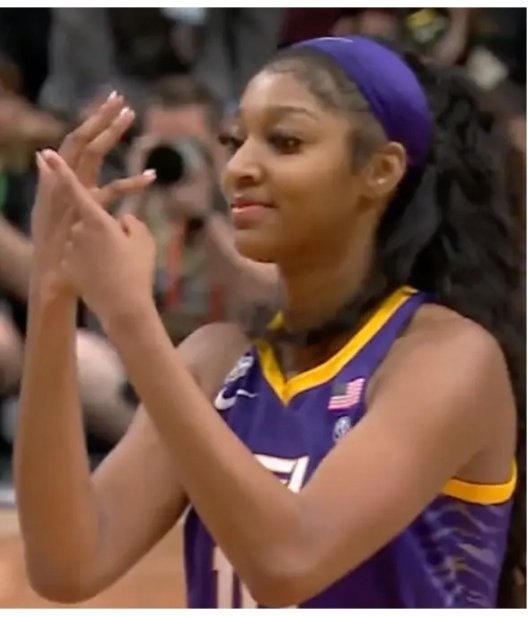 I think we all knew when she blocked that shot with one shoe in her hand. This beautiful sister is 👑. Strong, gorgeous, and unstoppable.💐🏀