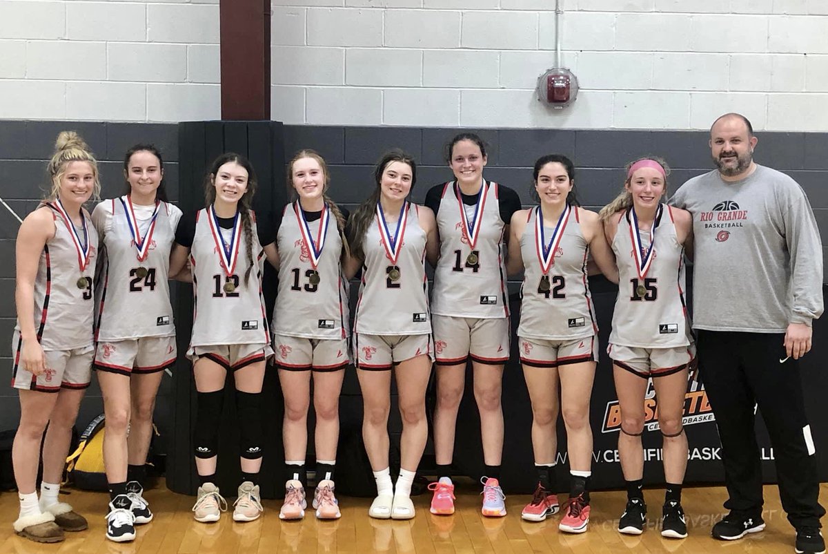 OVdragons2024's tweet photo. Queen City Shootout 17 U Bronze Champs. Not bad for no full practice and some of us just meeting before the game! We played in a tough pool Saturday against 2 high level teams. We learned from those loses and go 3-0 Sunday! #wegofast
@RioCoachBias
@lady_dragons
@CertifiedBball https://t.co/d0oKs6AkIS