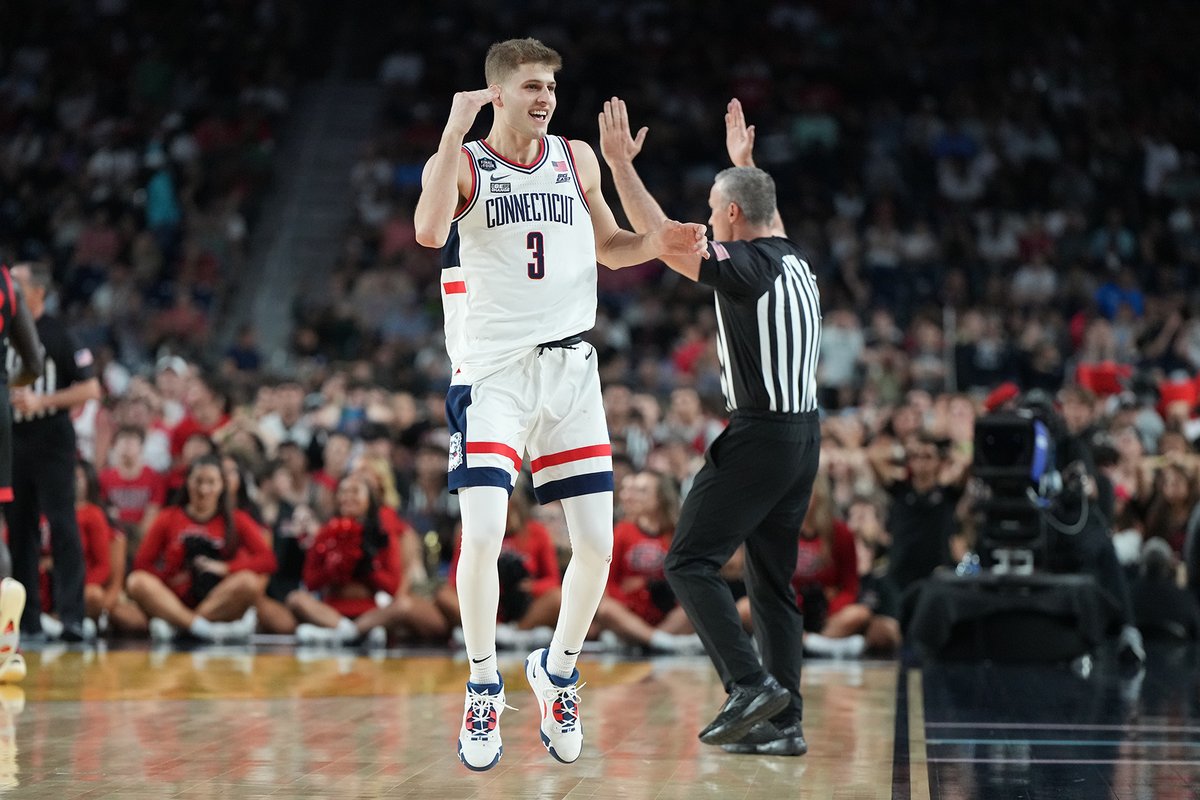 BIGEASTMBB's tweet photo. 📸 | first half frames
@UConnMBB x #BEdancing https://t.co/VOugeVXQhd