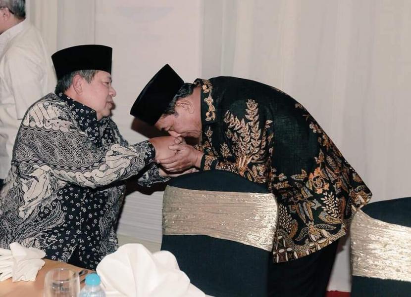 SEBUAH DRAMA DALAM KARMA YANG DIPAKSAKAN

Permainan cantik dibalik drama konflik yang terjadi pada <a href="/PDemokrat/">Partai Demokrat</a> 

Drama yang dimainkan oleh AHY dengan memanfaatkan posisi mantan anak buah Pak SBY saat ini.

- utas -