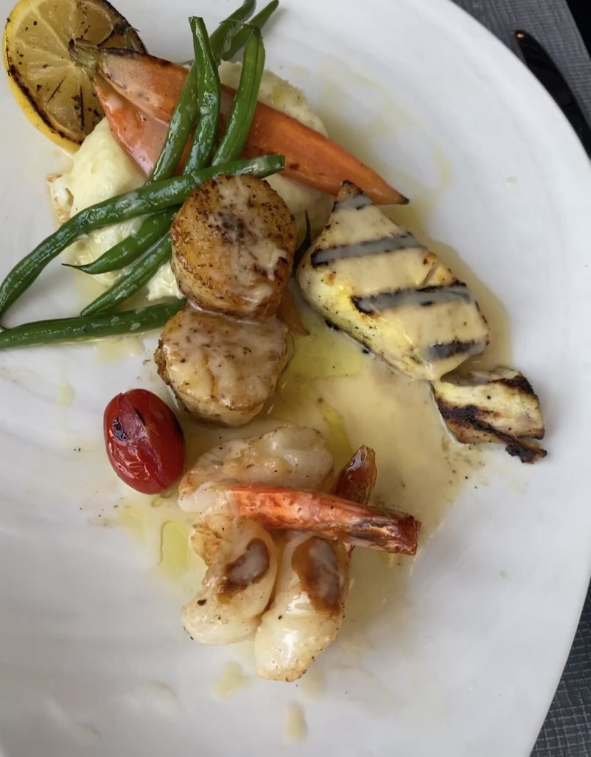 multipleforks1's tweet photo. Crushing some amazing food at #jupiterbeachresortandspa https://t.co/nLkptbOmwP